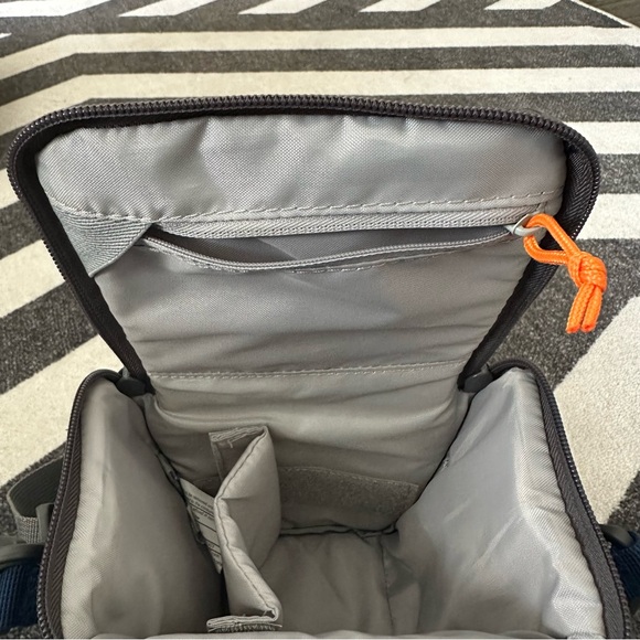 Lowepro Toploader Zoom 45 AW II Camera Bag - Picture 2 of 7